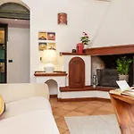 Lägenhet Casa Il Grande Carrubo